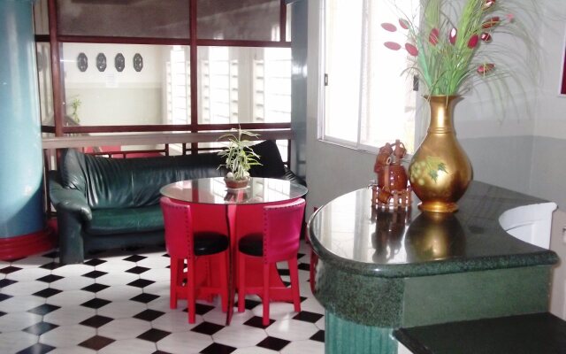 Nickel Travellers Inn