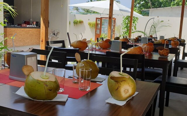 Omadhoo Inn