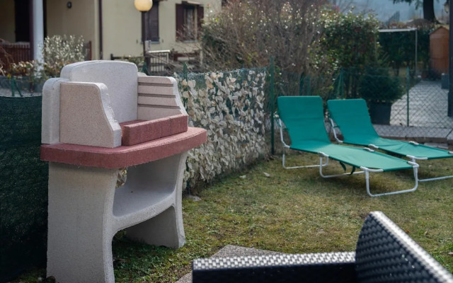 Scarlet Apartment With Garden by Wonderful Italy