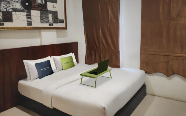Super OYO 1377 Os Residence