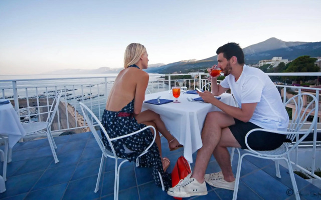 Bue Marino Hotel & Cocktail Bar