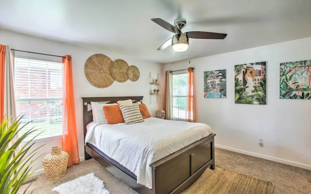 Charming Springfield Escape w/ Furnished Deck