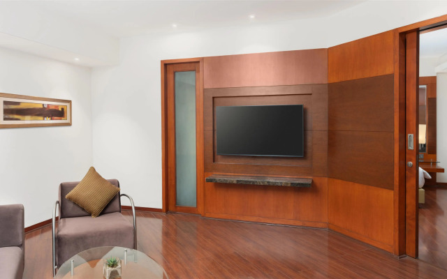 Radisson Blu Plaza Delhi Airport
