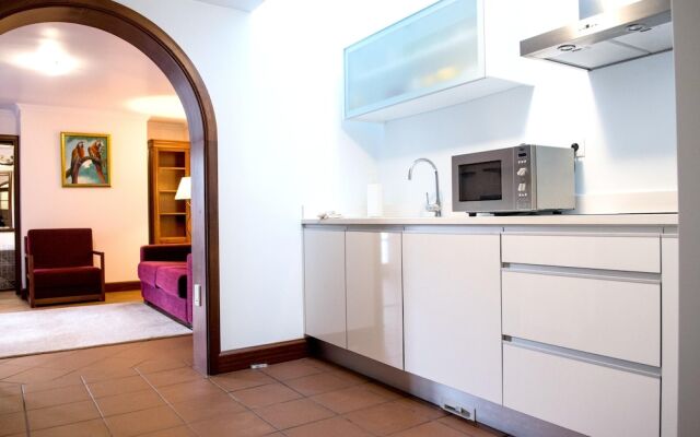 Apartment with One Bedroom in Caniço, with Pool Access, Enclosed Garden And Wifi - 1 Km From the Beach