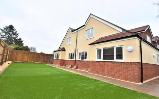Low Cost, 4 Bed with Parking & Large Garden 08