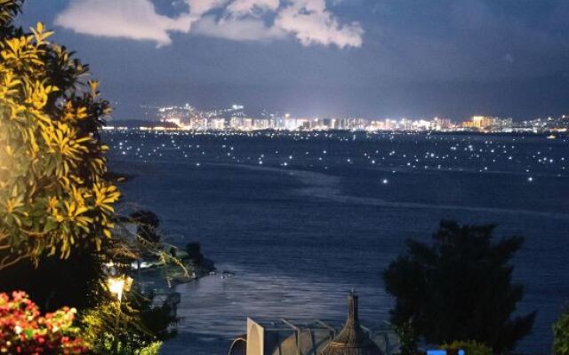 Zhenmei Holiday Hostel (Dali Erhai Cliff Lake View)