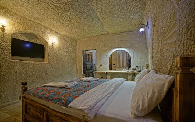 Zeus Cave Suites