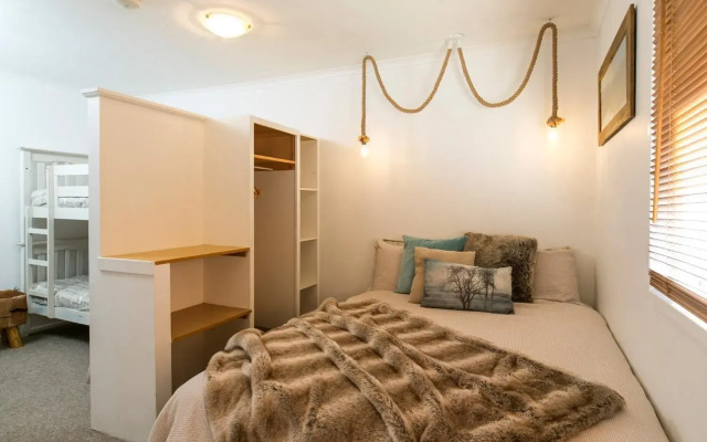 Feathertop Alpine Lodge