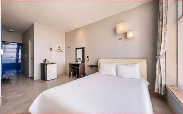 Hotel White House