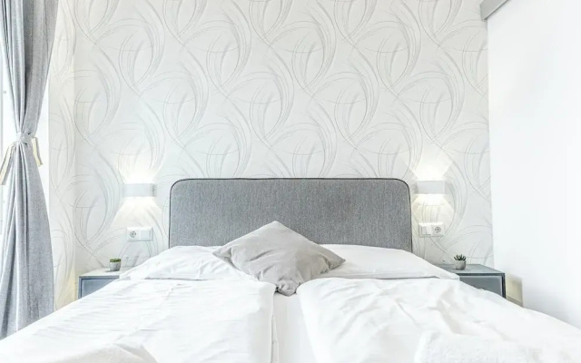 Shopping Paradise 9BR For 22 People