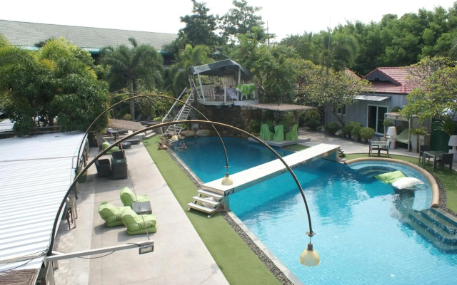 Momento Resort