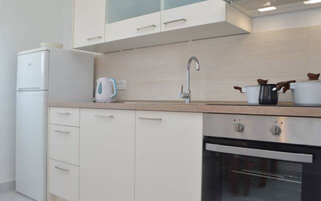Room in Apartment - Charming Apartment Venilia Blue, Sleeps 4