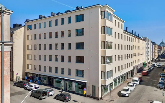 Stylish Downtown 2BR Flat with Sauna and Work Area