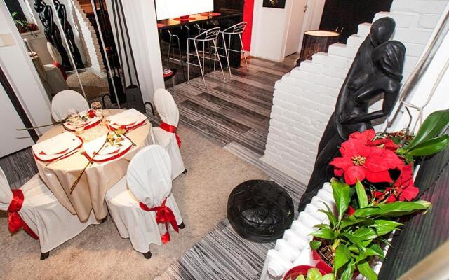 Apartment Black Red White