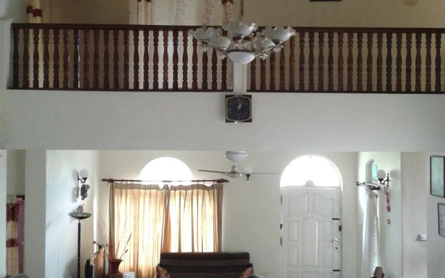 Kandy Hill Breeze ( Home Stay)