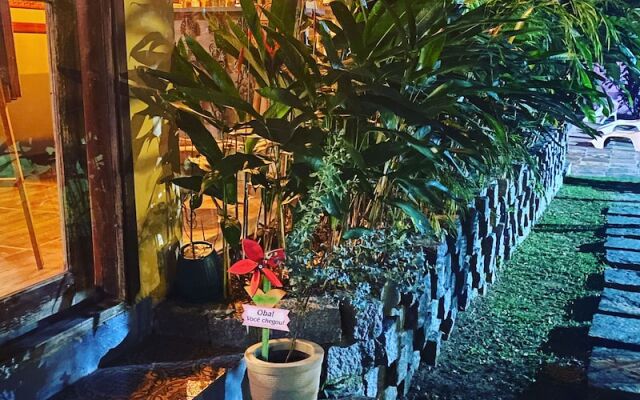 Village Colonial Hotel