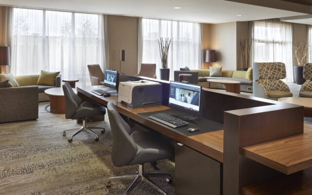 Courtyard by Marriott Kingston Highway 401/Division Street