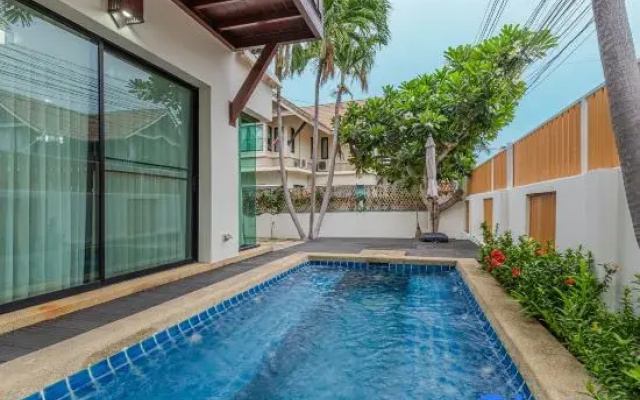 Thai Home 3B  11 Near Hollywood