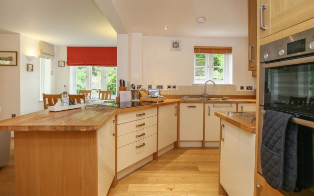 5 Burford Mews
