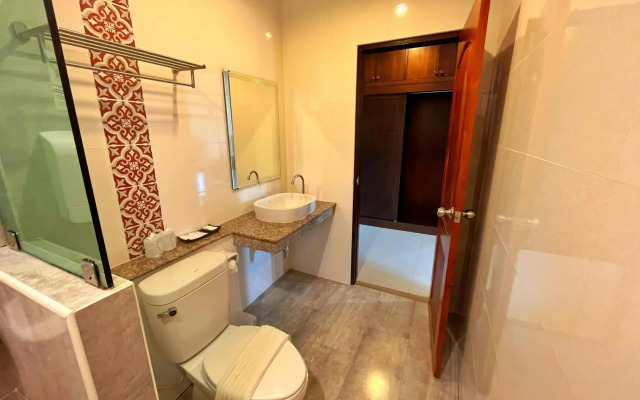Peak Boutique City Hotel