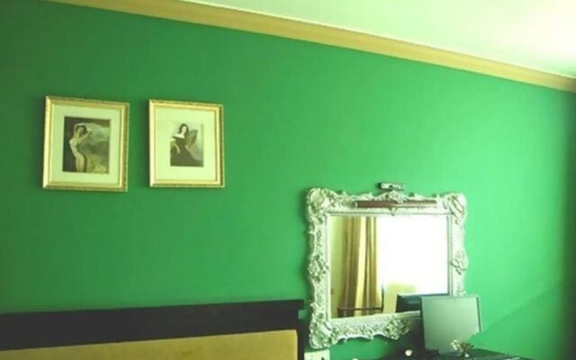 沙芭比亚酒店(广州南村万博地铁站店 )