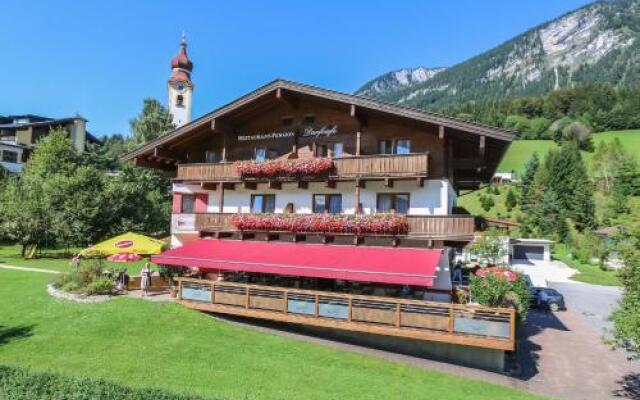 Dorfcafe Unken Hotelpension sWirtshaus im Dorf