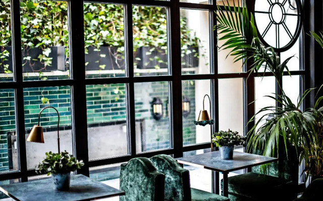 Monsieur George Hotel & Spa – Champs Elysées