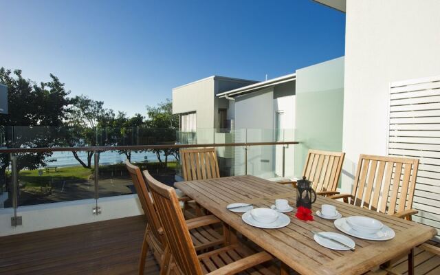 Maggies Beachfront Apt. 8