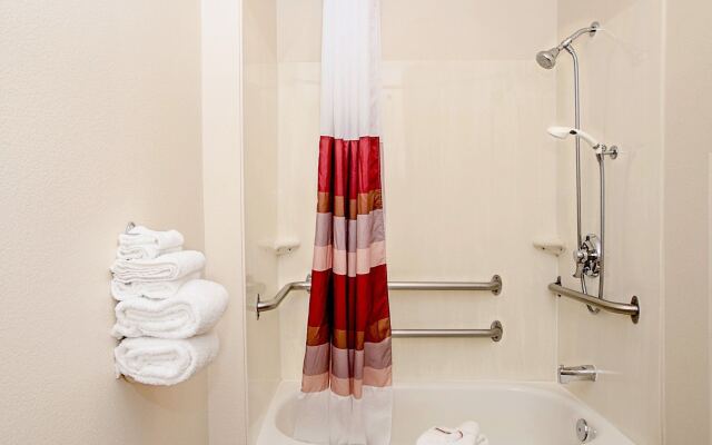 Red Roof Inn Philadelphia - Oxford Valley