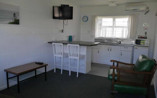 Raglan Palm Beach Motel