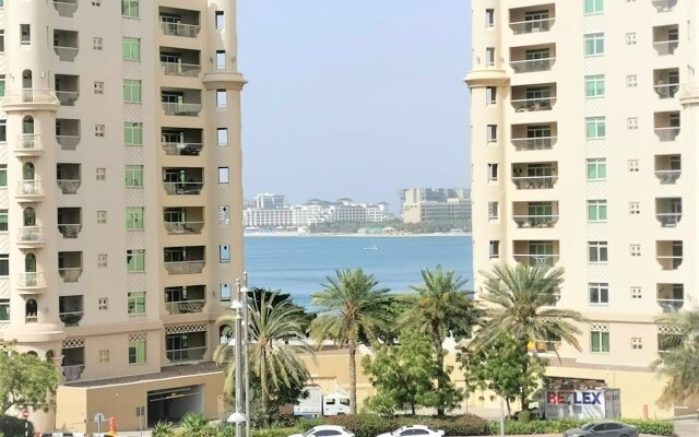 Luxury Stay at the Palm Shoreline Dubai