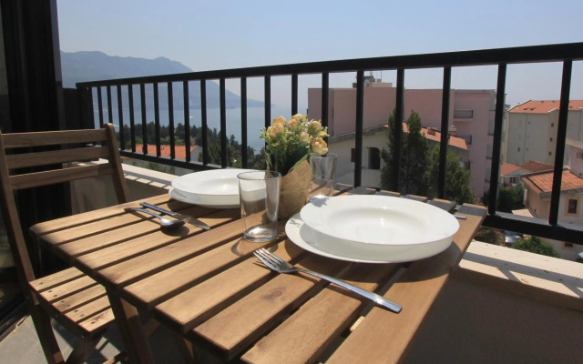 Lovely one bedroom apartment with parking space