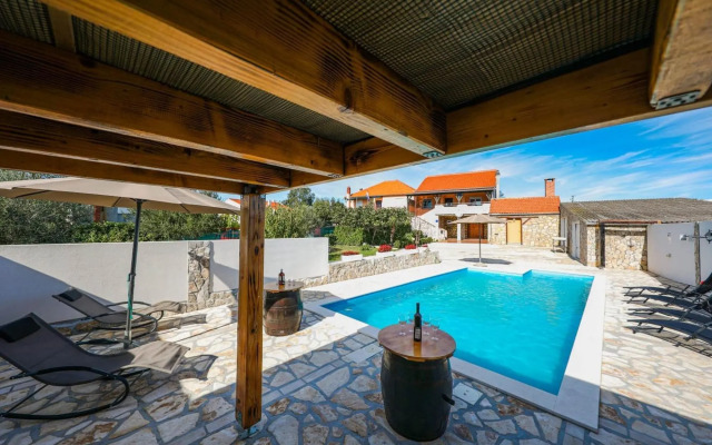 Charming Villa in Poličnik with Swimming Pool