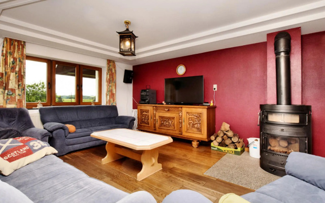 Modern Holiday Home in SchÃ¶nberg with Jacuzzi