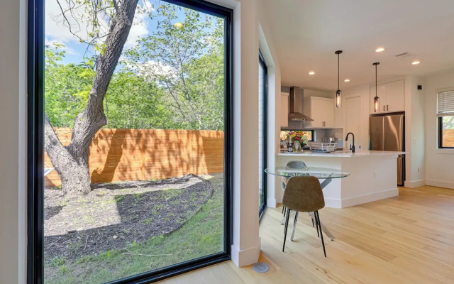 Chic Austin House w/ Spacious Backyard & Hammock