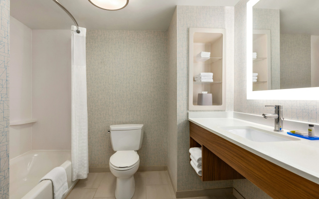 Holiday Inn Express & Suites Philadelphia - Mt. Laurel by IHG