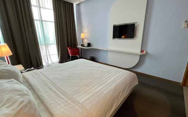 FOX Lite Metro Indah Bandung