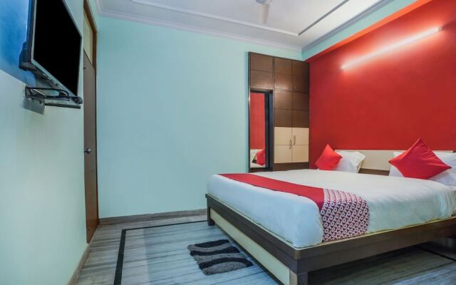 OYO 22533 Hotel Sunrise Blue