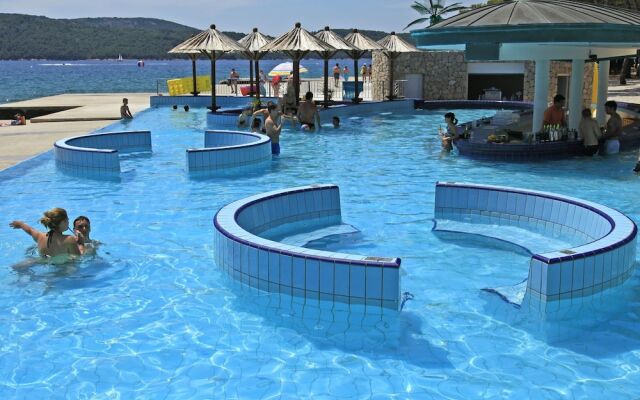 Comfortable Apartment With Airconditioning, Near Sibenik