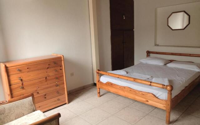 Seaside 5 Bedroom Spacious Villa close to airport