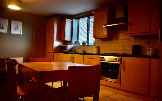 Modern 2 Bedroom Flat Above Family Run Pub