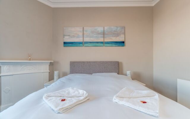 Silver Lining Charming Meadowbank Flat