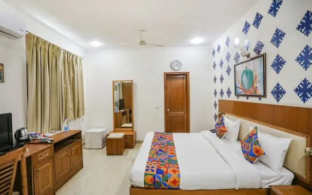 Fabexpress Global Residency Inn