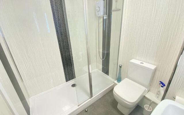 Paisley Central Apartment #3
