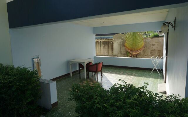 Stars Bistro and Bungalows