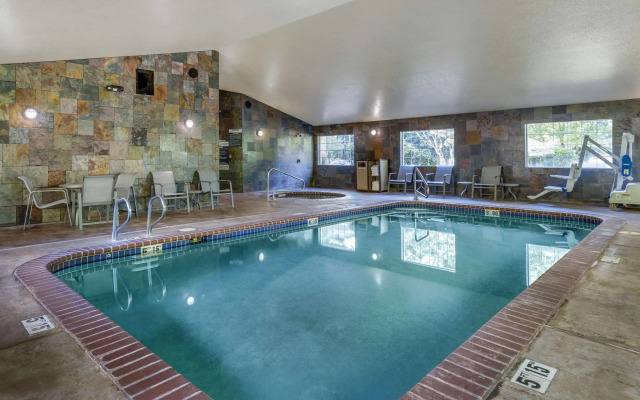 Comfort Inn & Suites Tualatin - Lake Oswego South