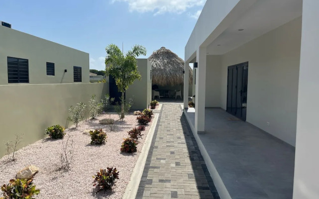 Villa Paradise with pool at mambo beach