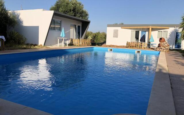 One bedroom bungalow with shared pool enclosed garden and wifi at Silves