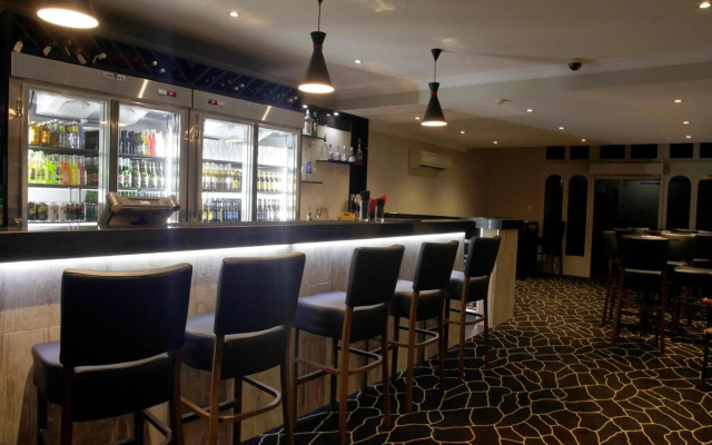 Cattleman's Country Motor Inn & Serviced Apartments