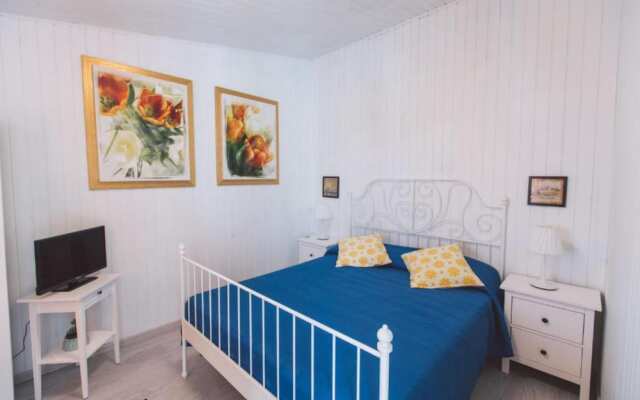 Apartment With Terrace Overlooking the sea - air Conditioned - Wi-fi